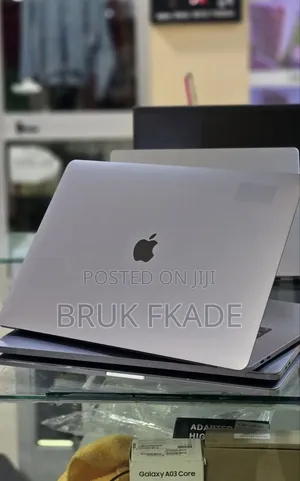 New Laptop Apple MacBook Pro 2017 16GB Intel Core i7 SSD 512GB
