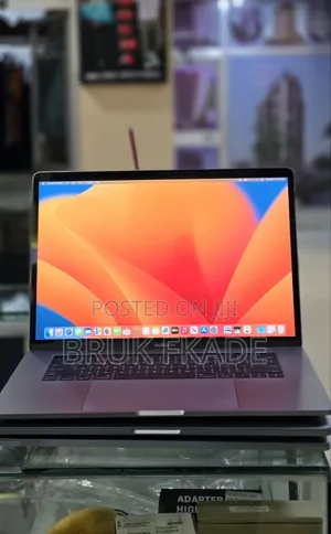 New Laptop Apple MacBook Pro 2017 16GB Intel Core i7 SSD 512GB