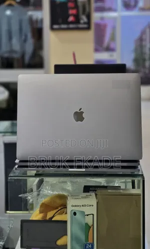 New Laptop Apple MacBook Pro 2017 16GB Intel Core i7 SSD 512GB