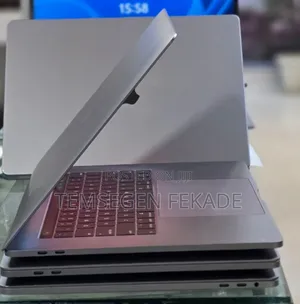 New Laptop Apple MacBook Pro 2017 16GB Intel Core i7 SSD 512GB