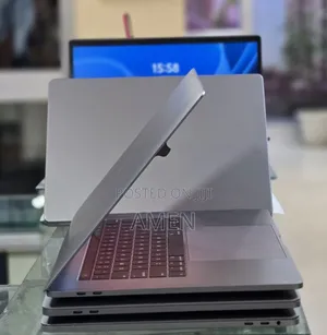 New Laptop Apple MacBook Pro 2017 16GB Intel Core i7 SSD 512GB