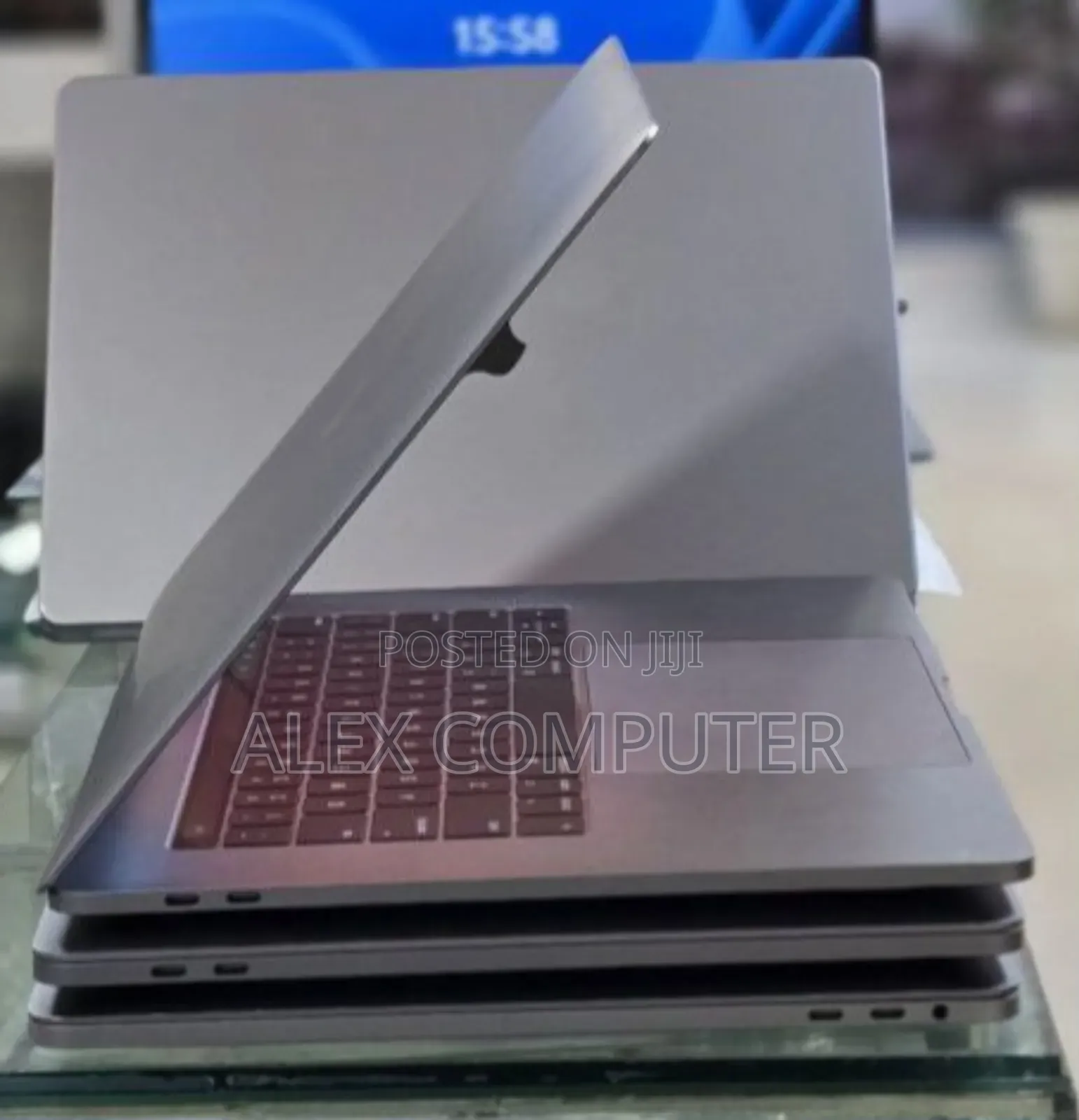 New Laptop Apple MacBook Pro 2017 16GB Intel Core i7 SSD 512GB