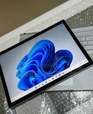 New Laptop Microsoft Surface 16GB Intel Core i7 SSD 256GB