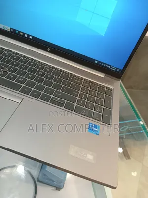 New Laptop HP ZBook Firefly G8 16GB Intel Core i7 SSD 512GB