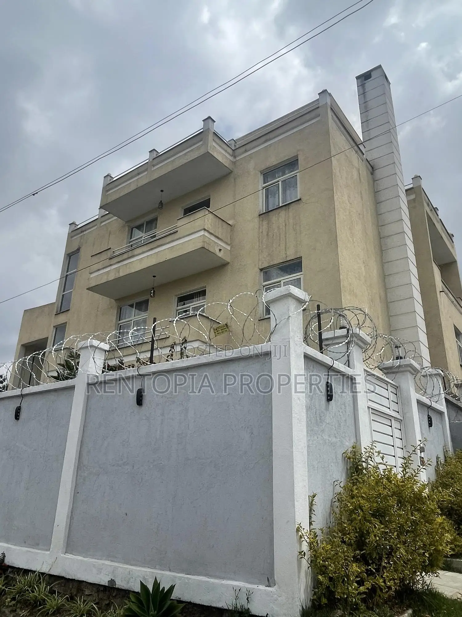 6bdrm House in Yeka for sale