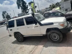 Toyota Land Cruiser 2022 White