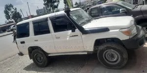 Toyota Land Cruiser 2022 White