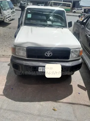 Toyota Land Cruiser 2022 White