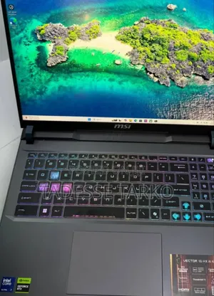 New Laptop MSI Vector 16 HX AI A2XWIG 32GB Intel Core Ultra 7 SSD 512GB
