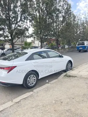 Hyundai Elantra 2022 White