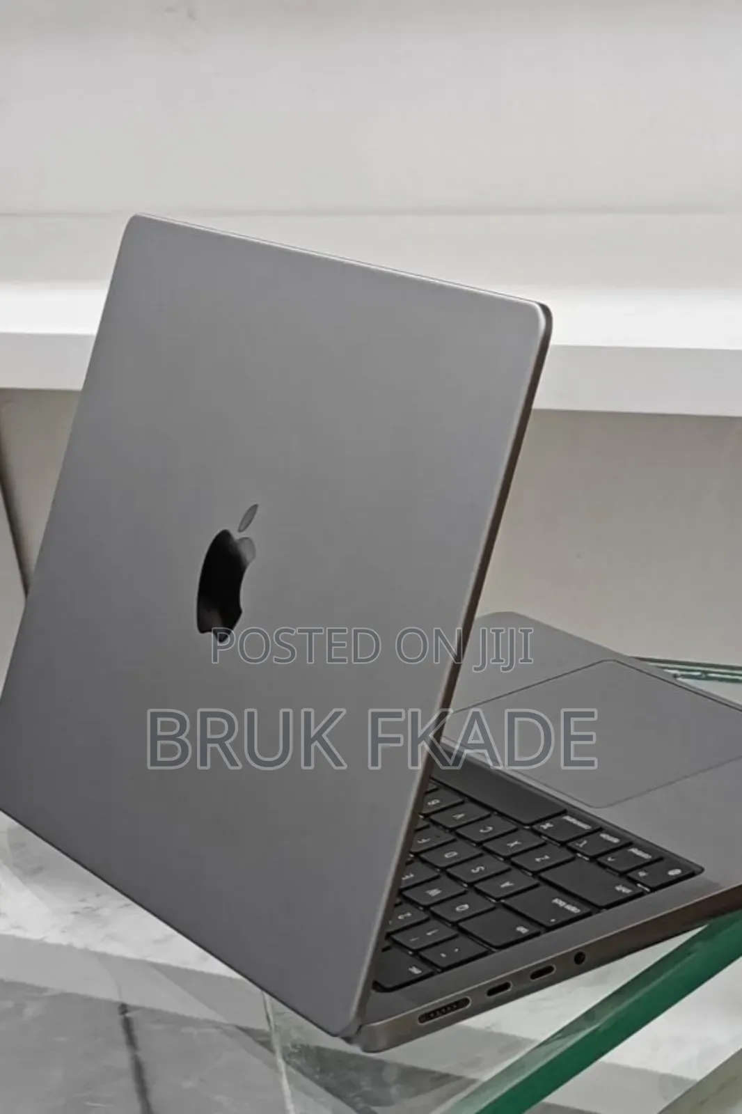 New Laptop Apple MacBook Pro 2024 M3 14-inch 8GB Apple M3 Pro SSD 512GB