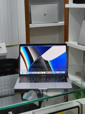New Laptop Apple MacBook Pro M1 16GB Apple M1 Pro SSD 256GB