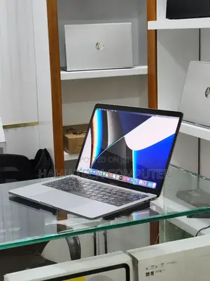New Laptop Apple MacBook Pro M1 16GB Apple M1 Pro SSD 256GB