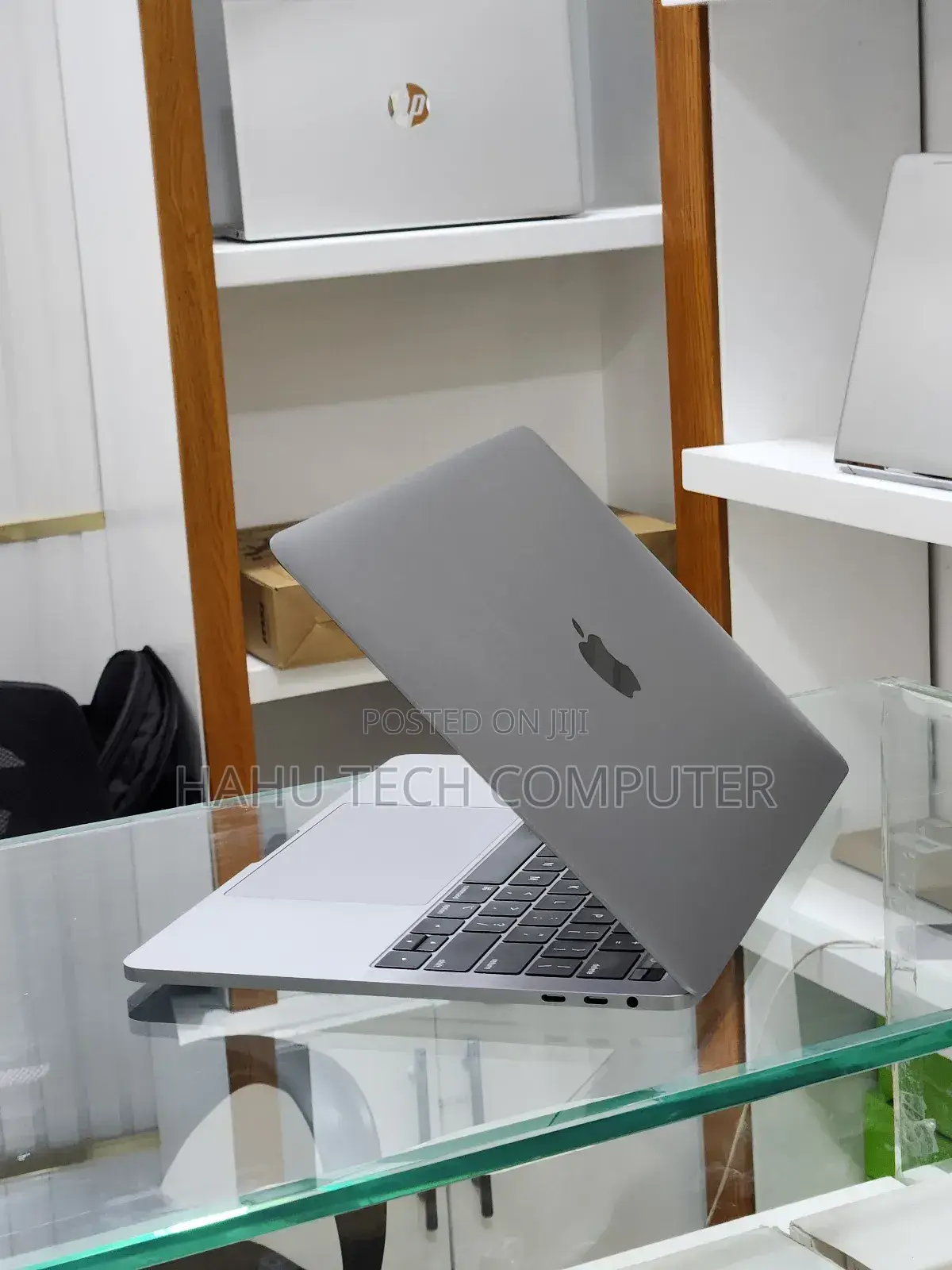New Laptop Apple MacBook Pro M1 16GB Apple M1 Pro SSD 256GB