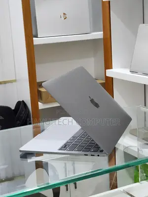 New Laptop Apple MacBook Pro M1 16GB Apple M1 Pro SSD 256GB
