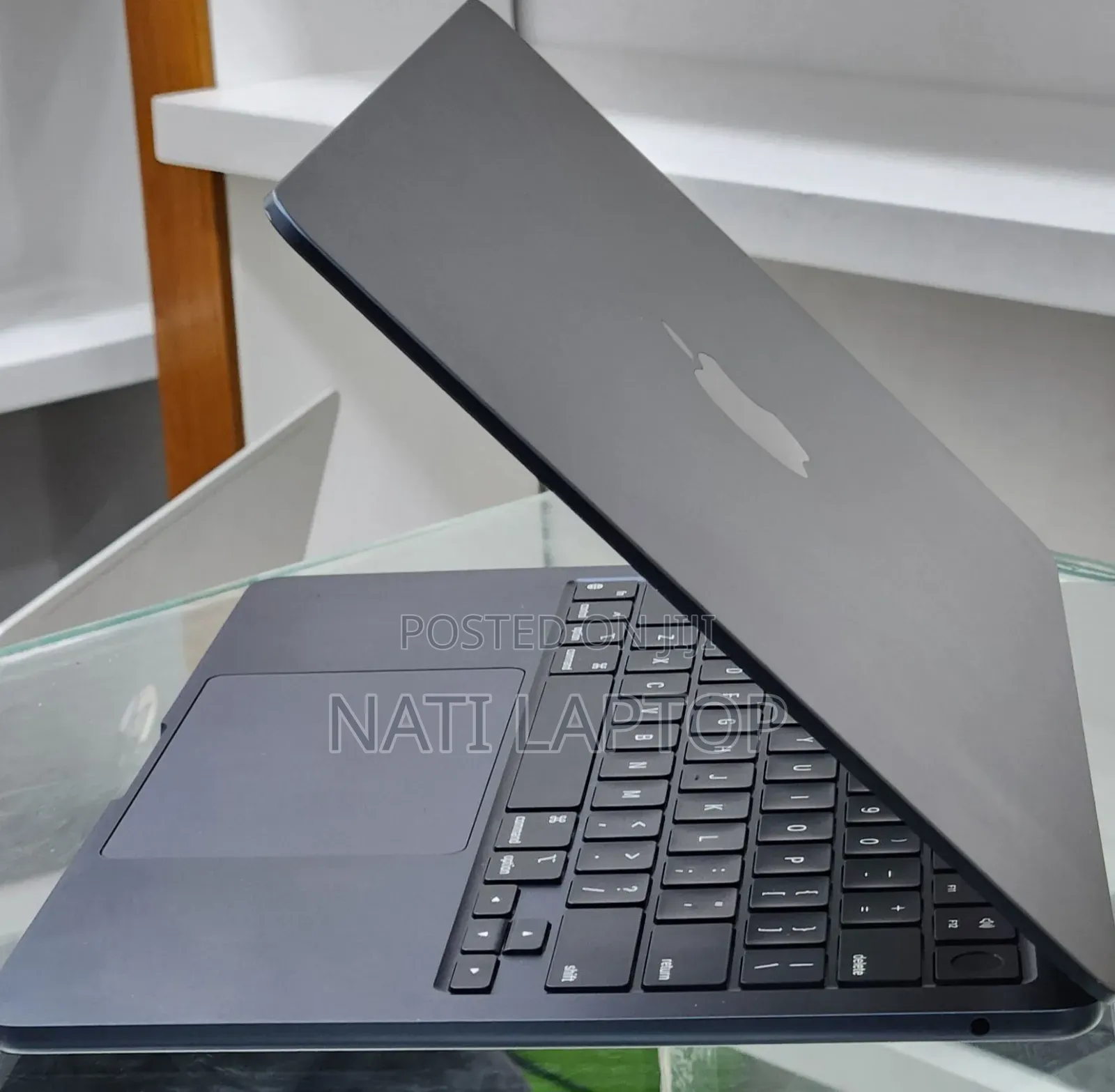 New Laptop Apple MacBook Air 2024 M3 13-inch 16GB Apple M3 SSD 512GB