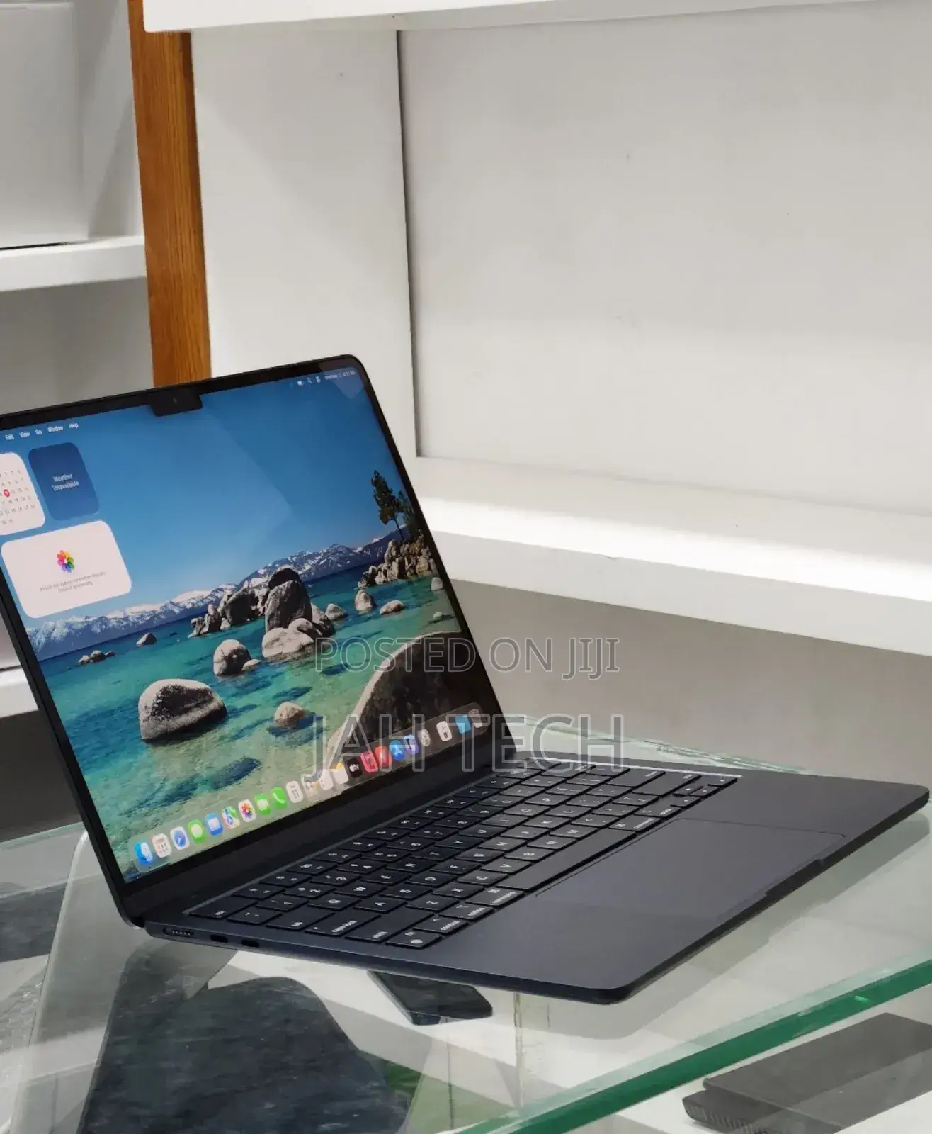 New Laptop Apple MacBook Air 2024 M3 13-inch 16GB Apple M3 SSD 512GB