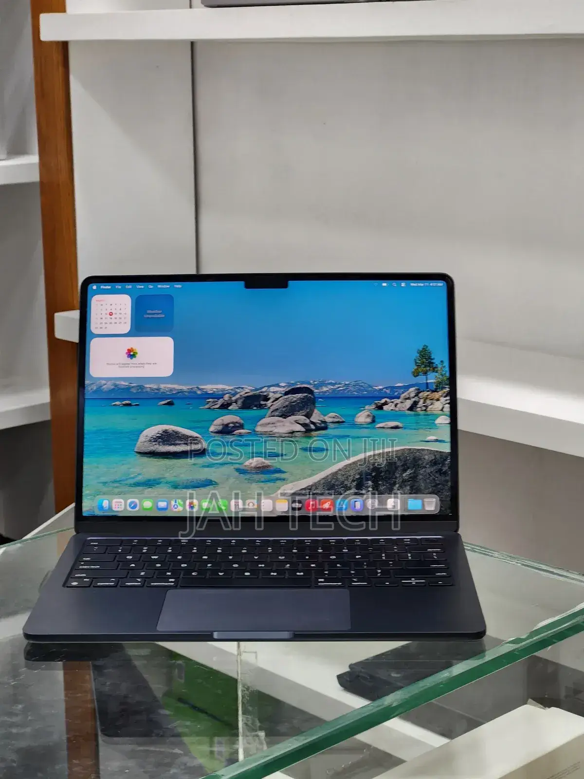 New Laptop Apple MacBook Air 2024 M3 13-inch 16GB Apple M3 SSD 512GB