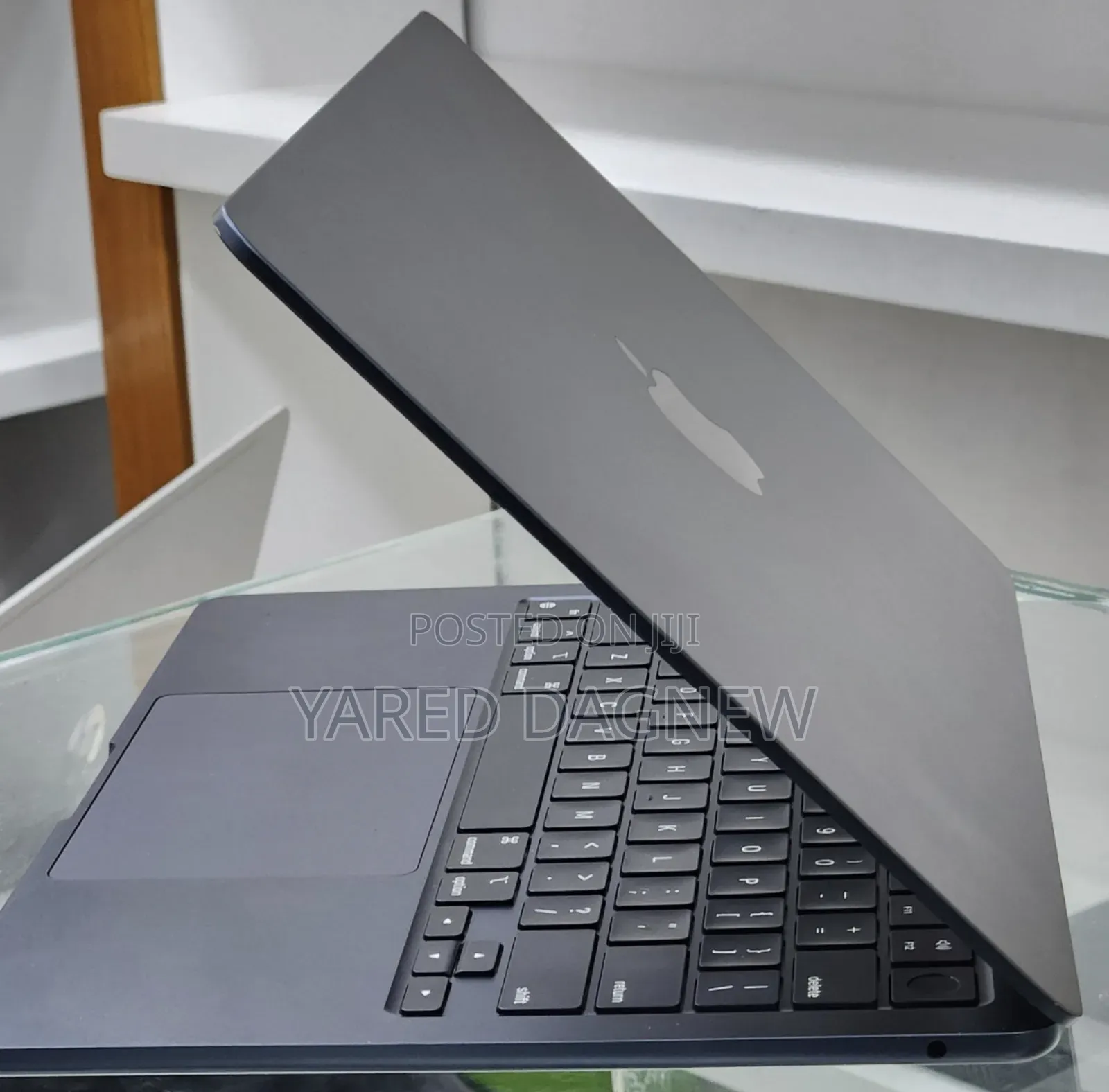 New Laptop Apple MacBook Air 2024 M3 13-inch 16GB Apple M3 SSD 512GB