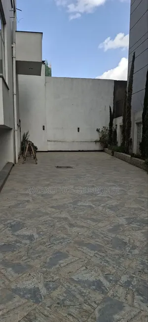 6bdrm House in Addis Abeba, Kirkos for sale