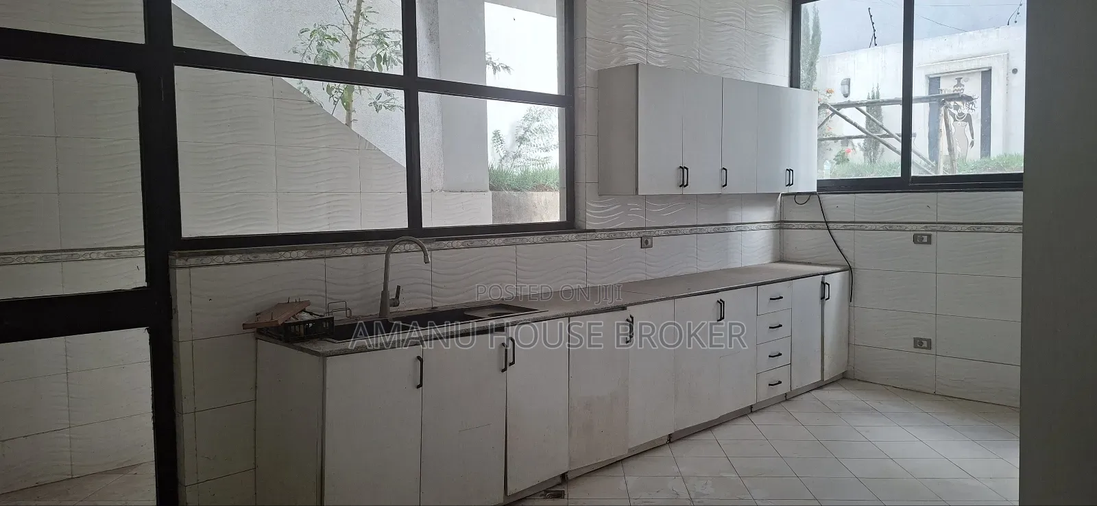 6bdrm House in Addis Abeba, Kirkos for sale