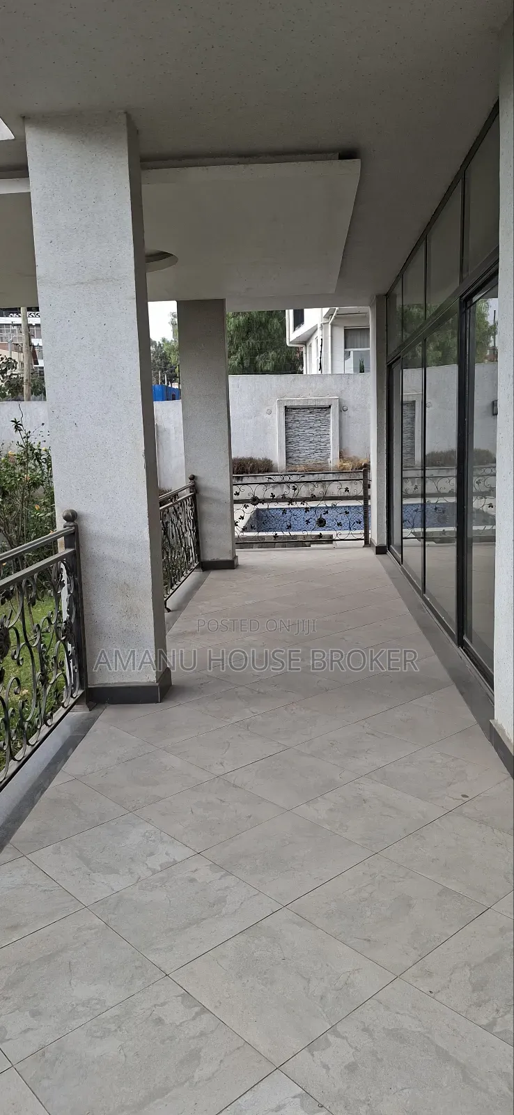 6bdrm House in Addis Abeba, Kirkos for sale