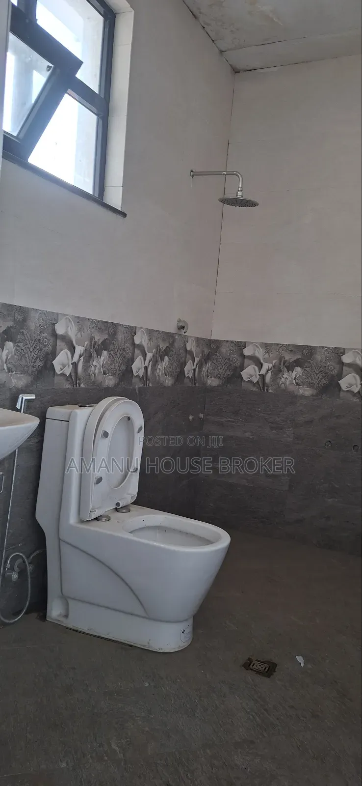6bdrm House in Addis Abeba, Kirkos for sale