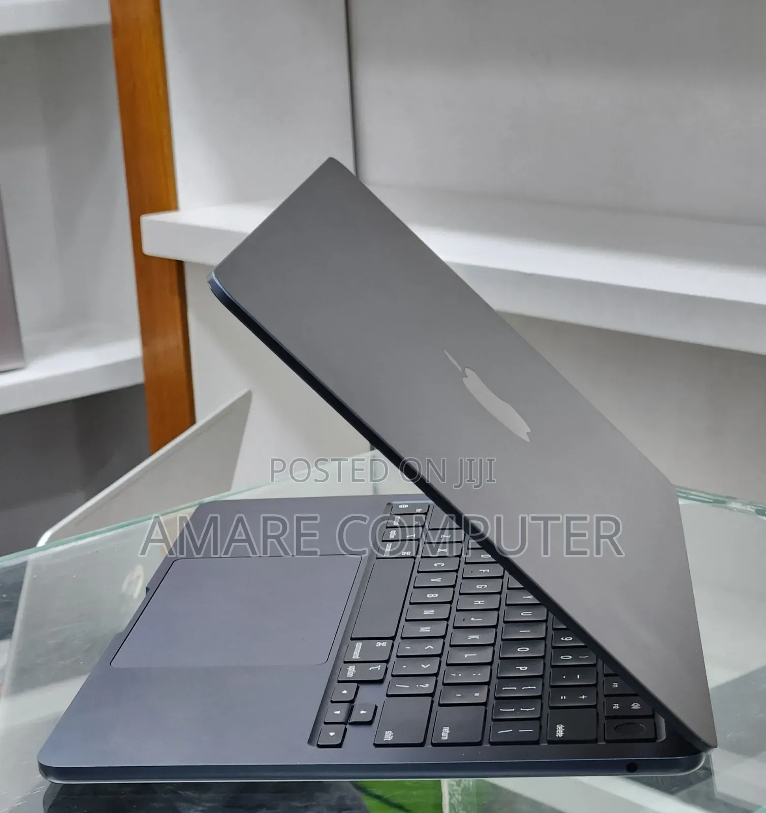 New Laptop Apple MacBook Air 2024 M3 13-inch 16GB Apple M3 SSD 512GB