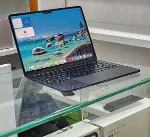 New Laptop Apple MacBook Air 2024 M3 13-inch 16GB Apple M3 SSD 512GB