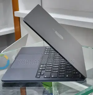 New Laptop Apple MacBook Air 2024 M3 13-inch 16GB Apple M3 SSD 512GB