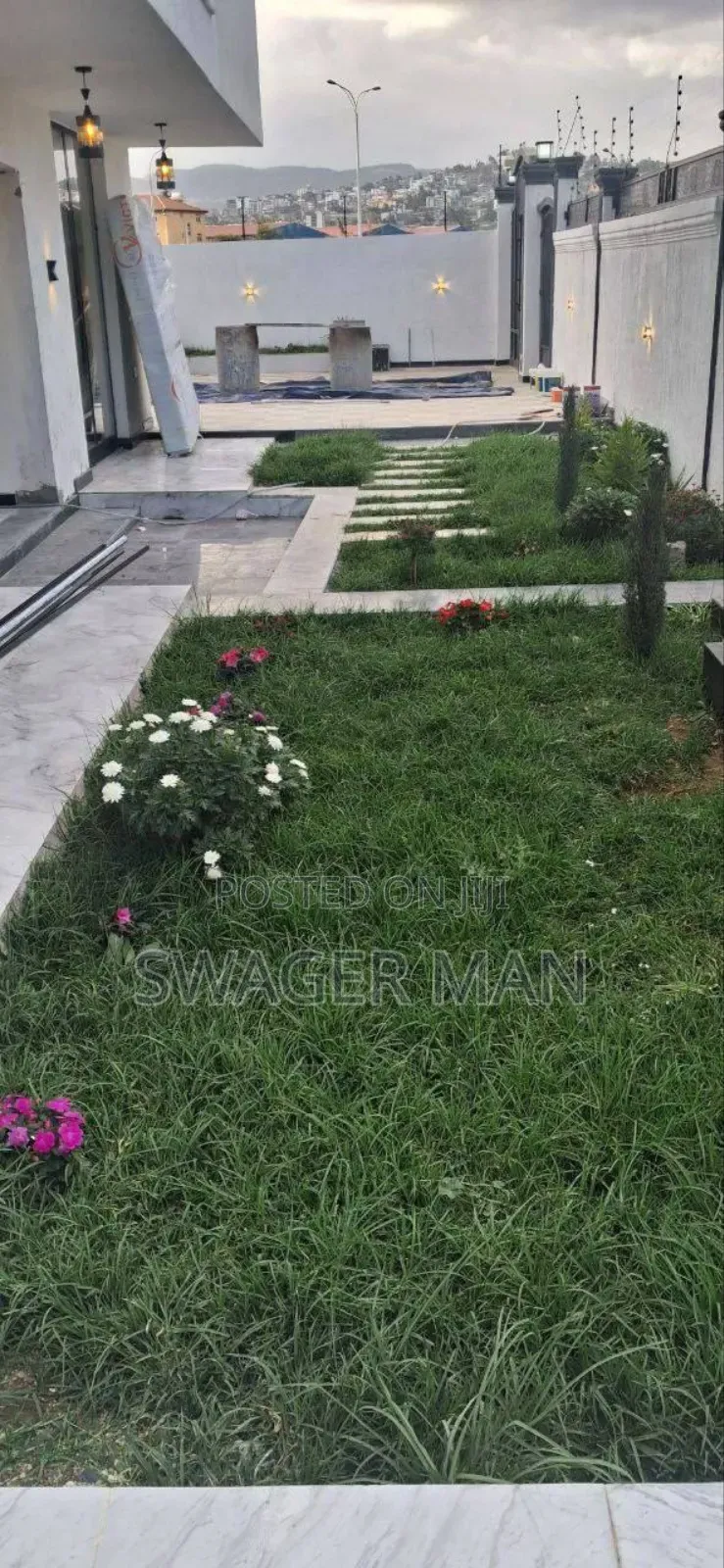 Furnished 8bdrm Townhouse/Terrace in Sumit 72, Yeka for sale