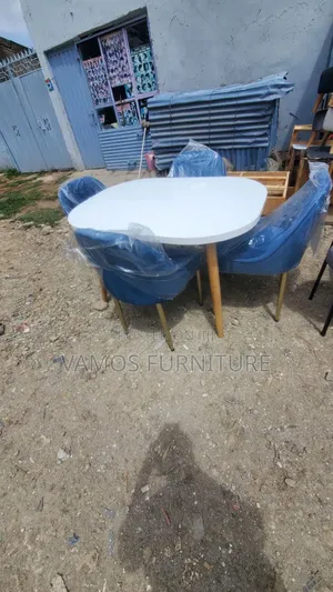 የሚሸጥ Dining Table መመገቢያ