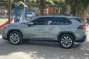 Toyota RAV4 2024 Green
