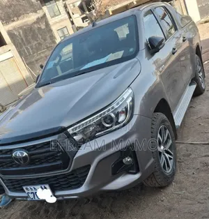 Toyota Hilux 2020 Gold