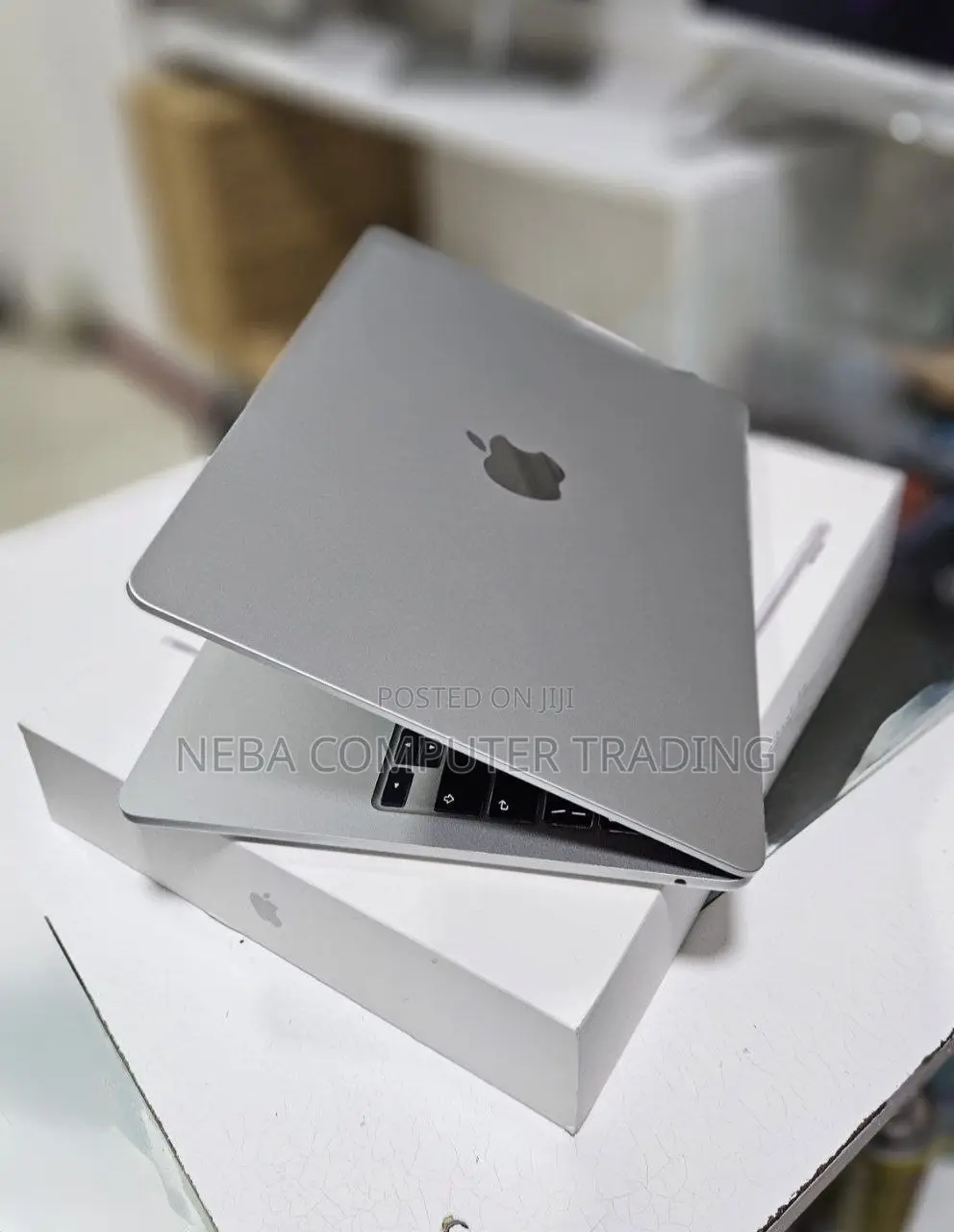 New Laptop Apple MacBook Air 2025 M4 13-inch 16GB Apple M4 SSD 256GB