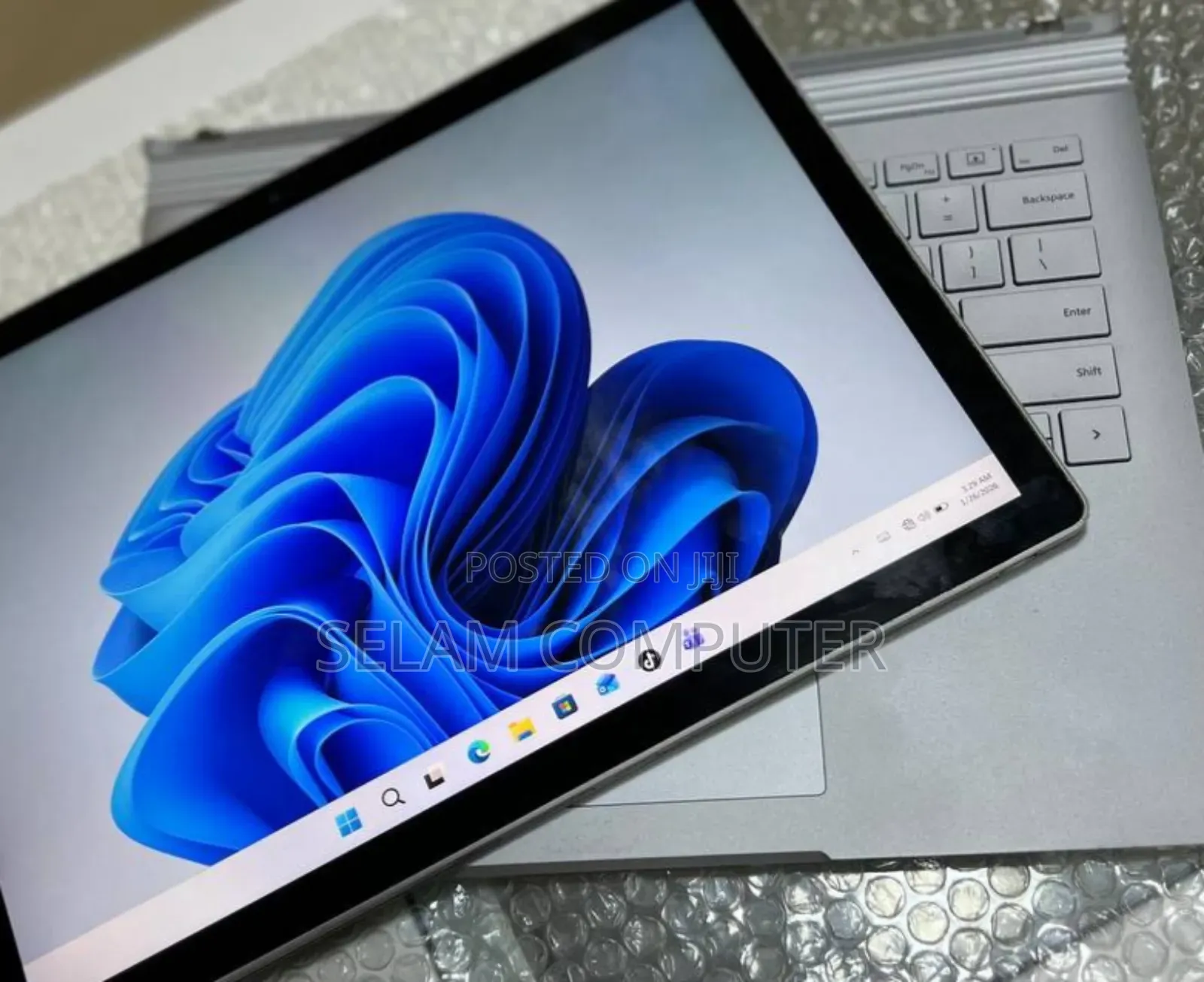 New Laptop Microsoft Surface 16GB Intel Core i7 SSD 256GB