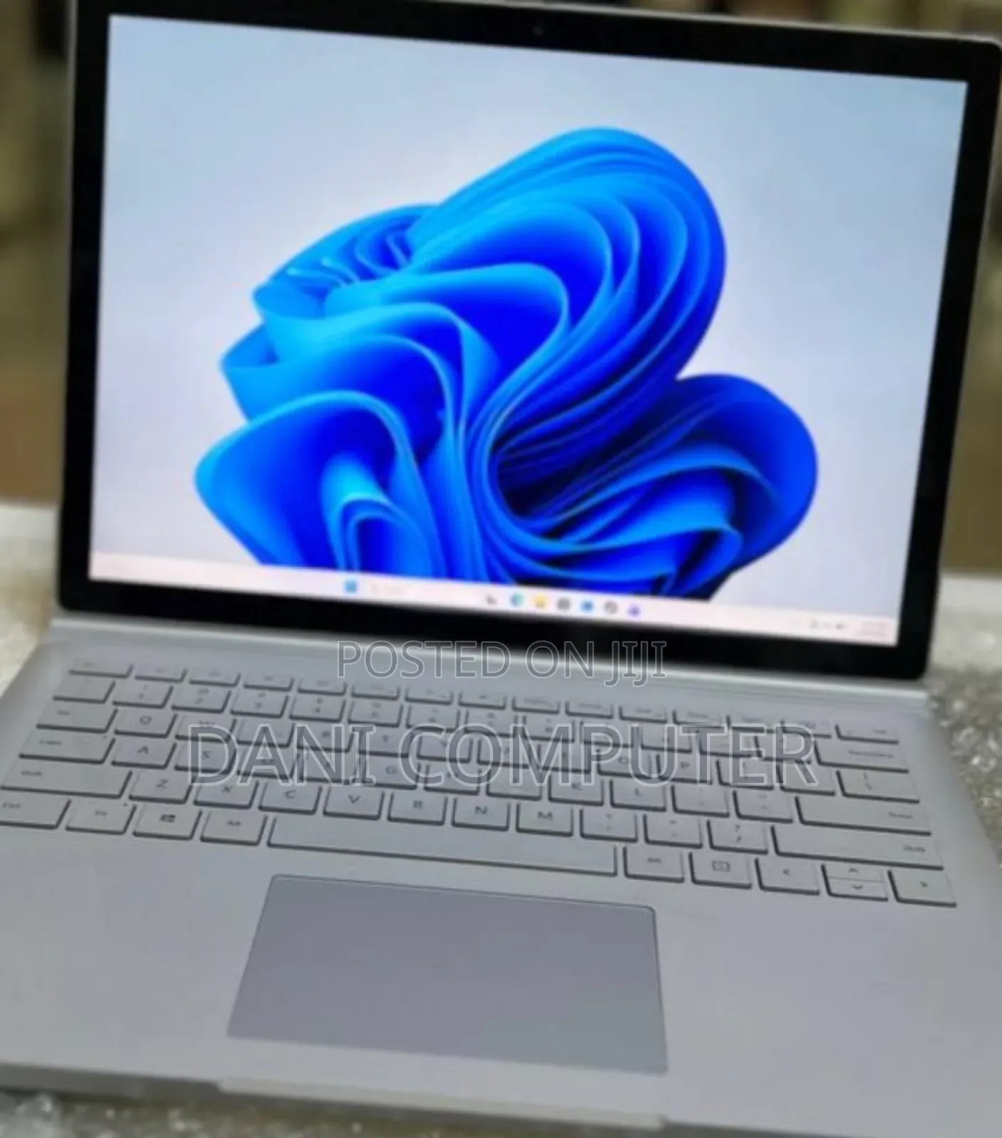 New Laptop Microsoft Surface 16GB Intel Core i7 SSD 256GB