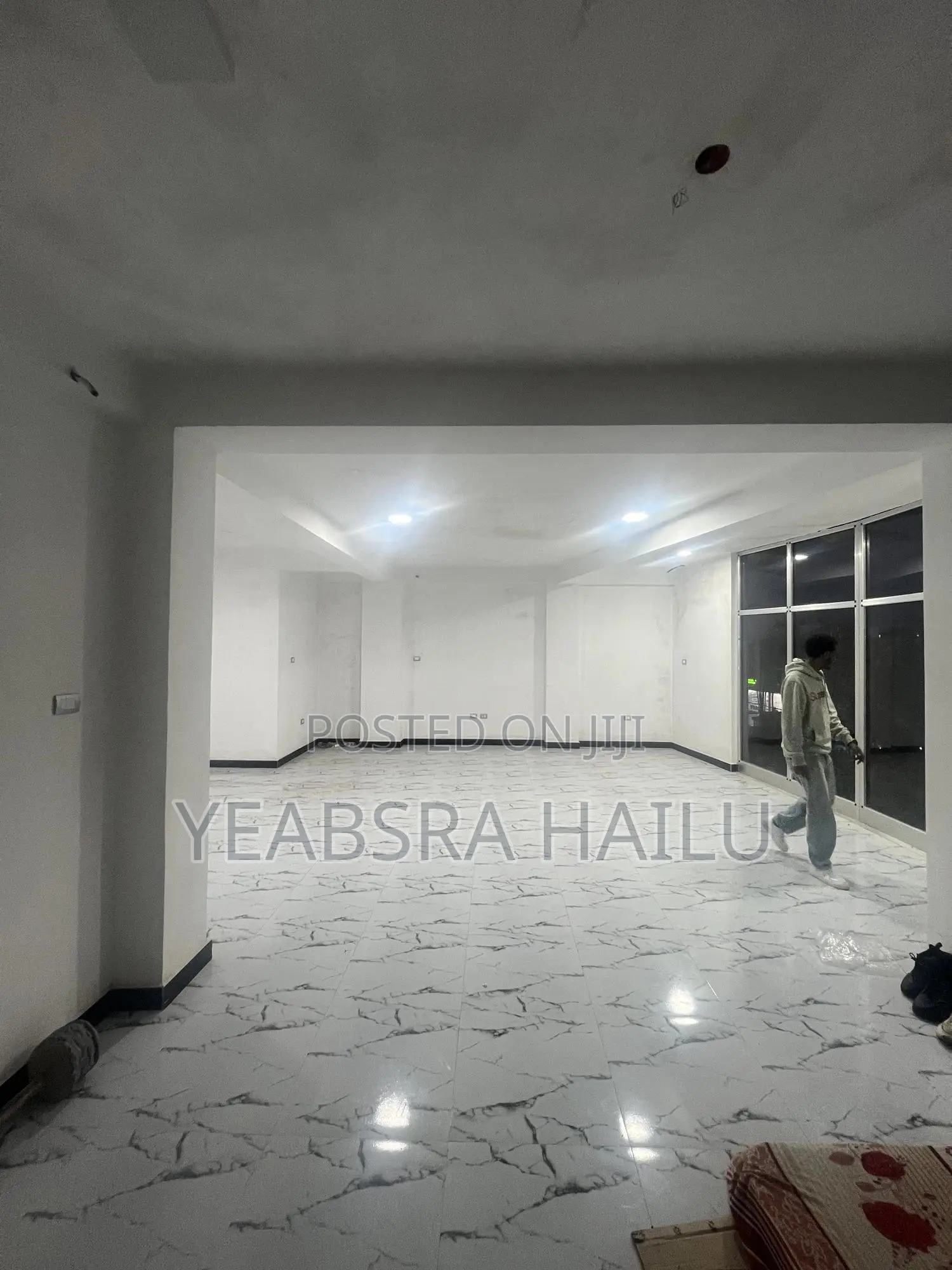 189m2 First-floor Business Space Near Summit Fire Station