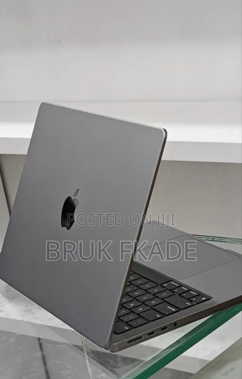 New Laptop Apple MacBook Pro 2024 M3 14-inch 8GB Apple M3 Pro SSD 512GB