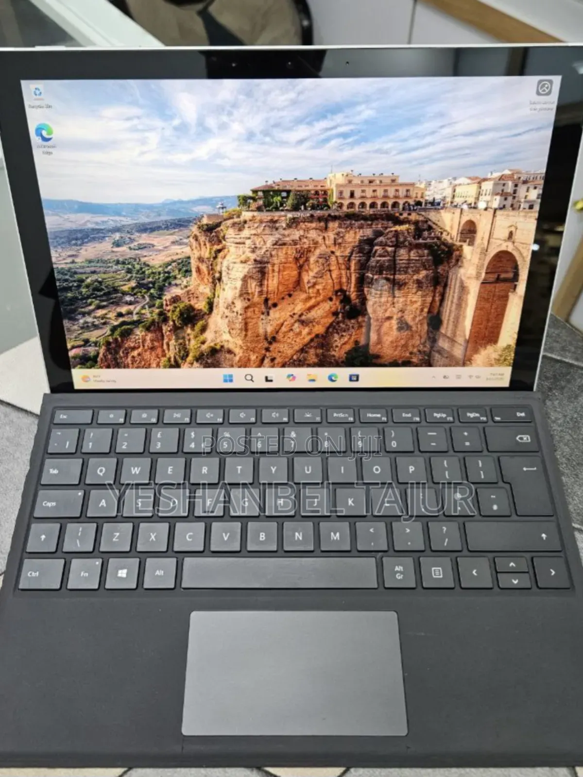 New Laptop Microsoft Surface 16GB Intel Core i7 SSD 256GB