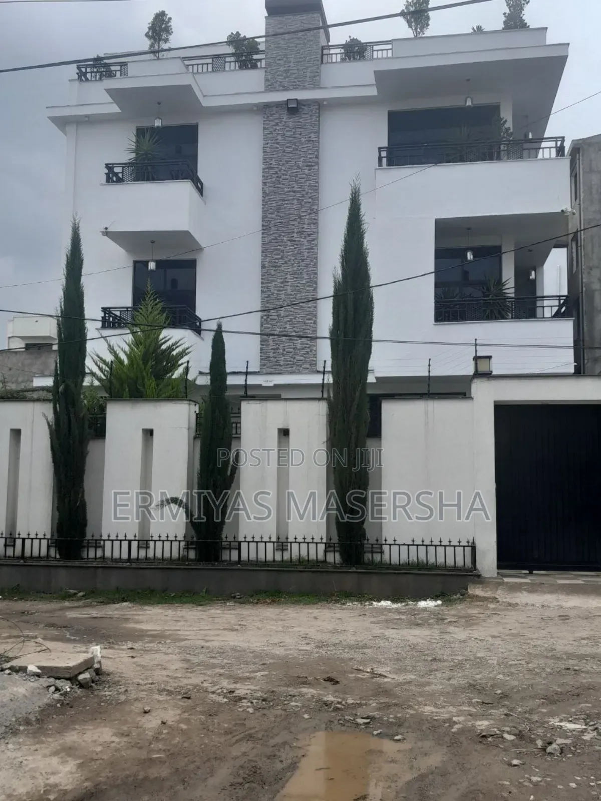 Furnished 14bdrm House in Yeka for sale