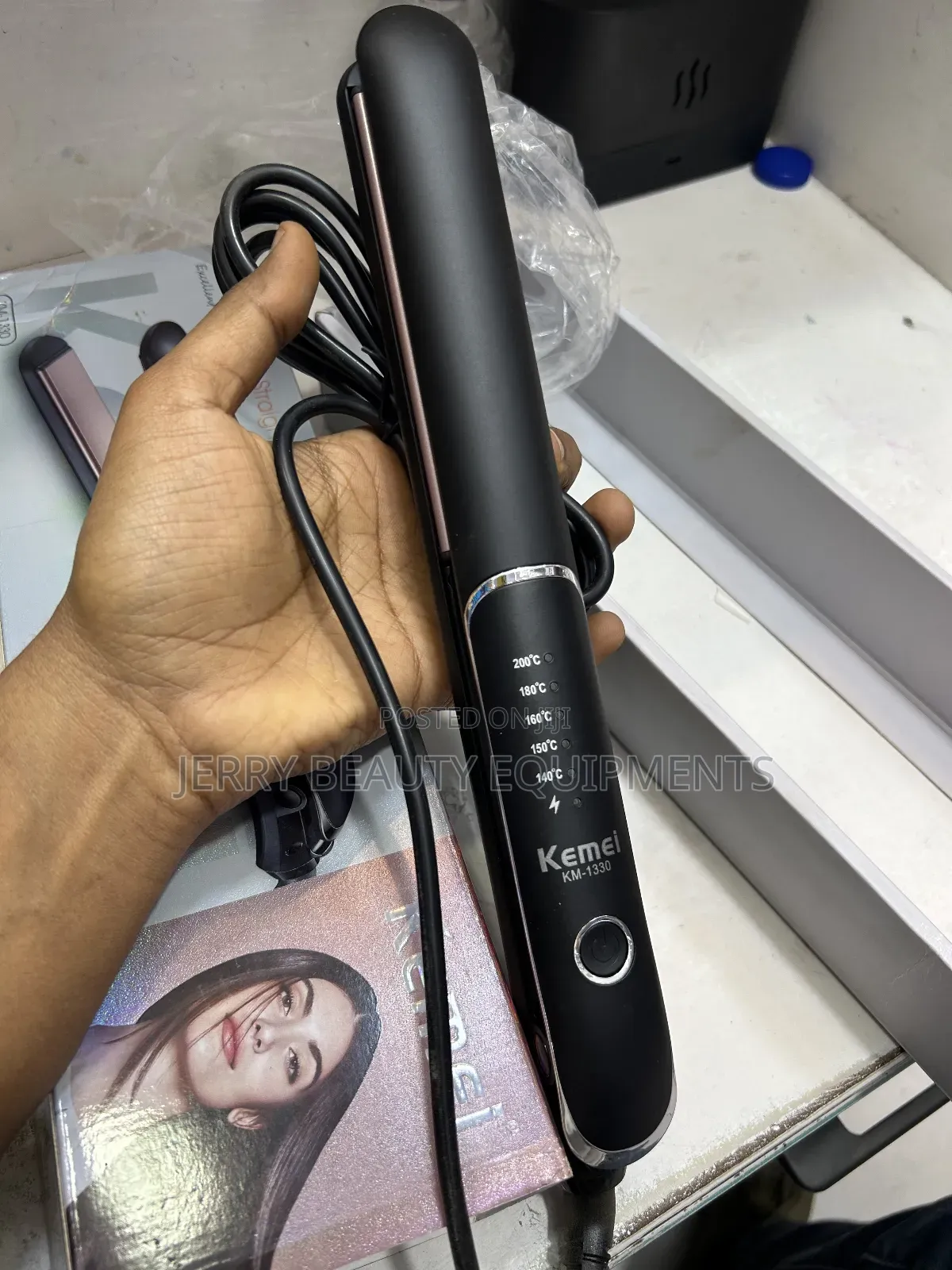 Kemei Km-1330 Hair Straightener