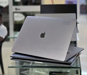 New Laptop Apple MacBook Pro 2017 16GB Intel Core i7 SSD 512GB
