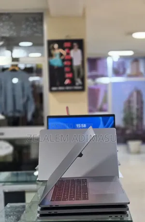 New Laptop Apple MacBook Pro 2017 16GB Intel Core i7 SSD 512GB