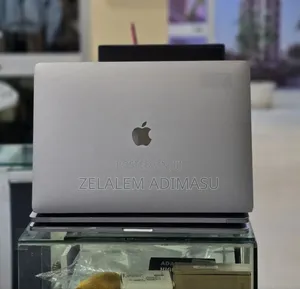 New Laptop Apple MacBook Pro 2017 16GB Intel Core i7 SSD 512GB