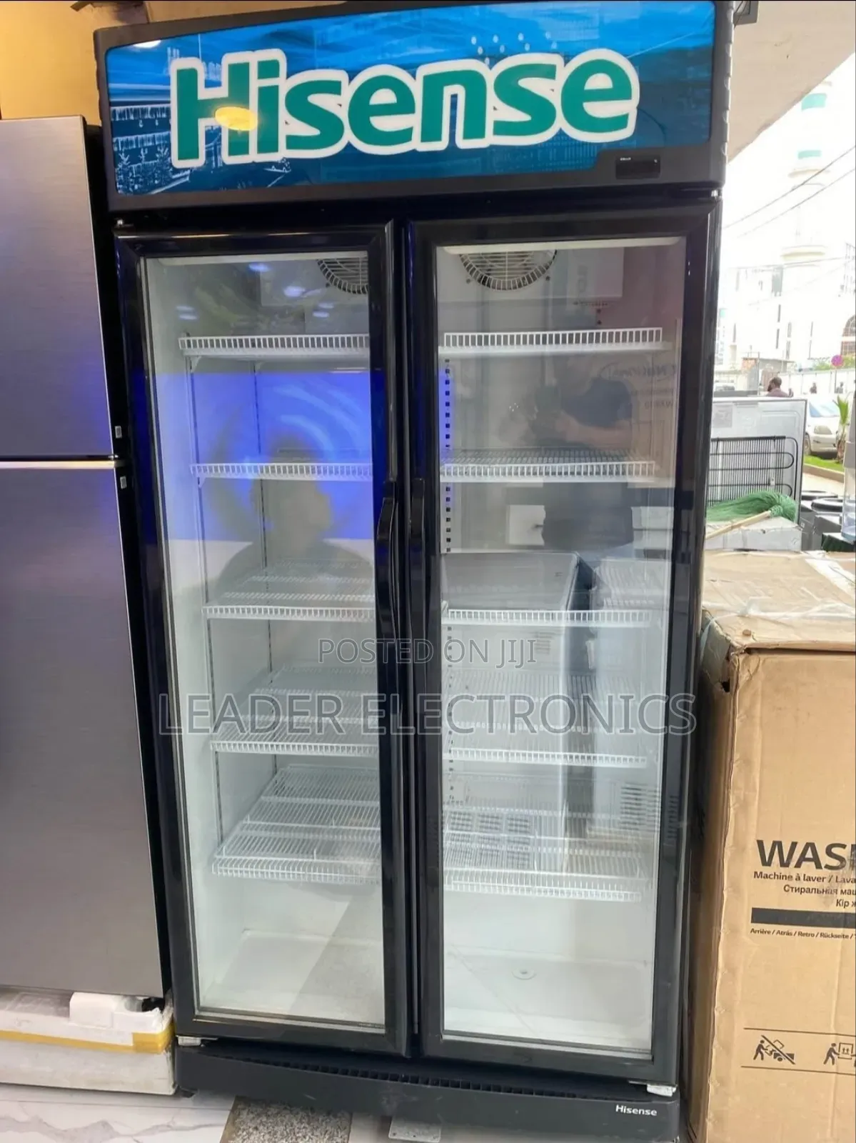 Hisense Showcase Series Refrigerator – Premium Cooling Stylish Display