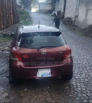 Toyota Yaris 2010 Burgundy