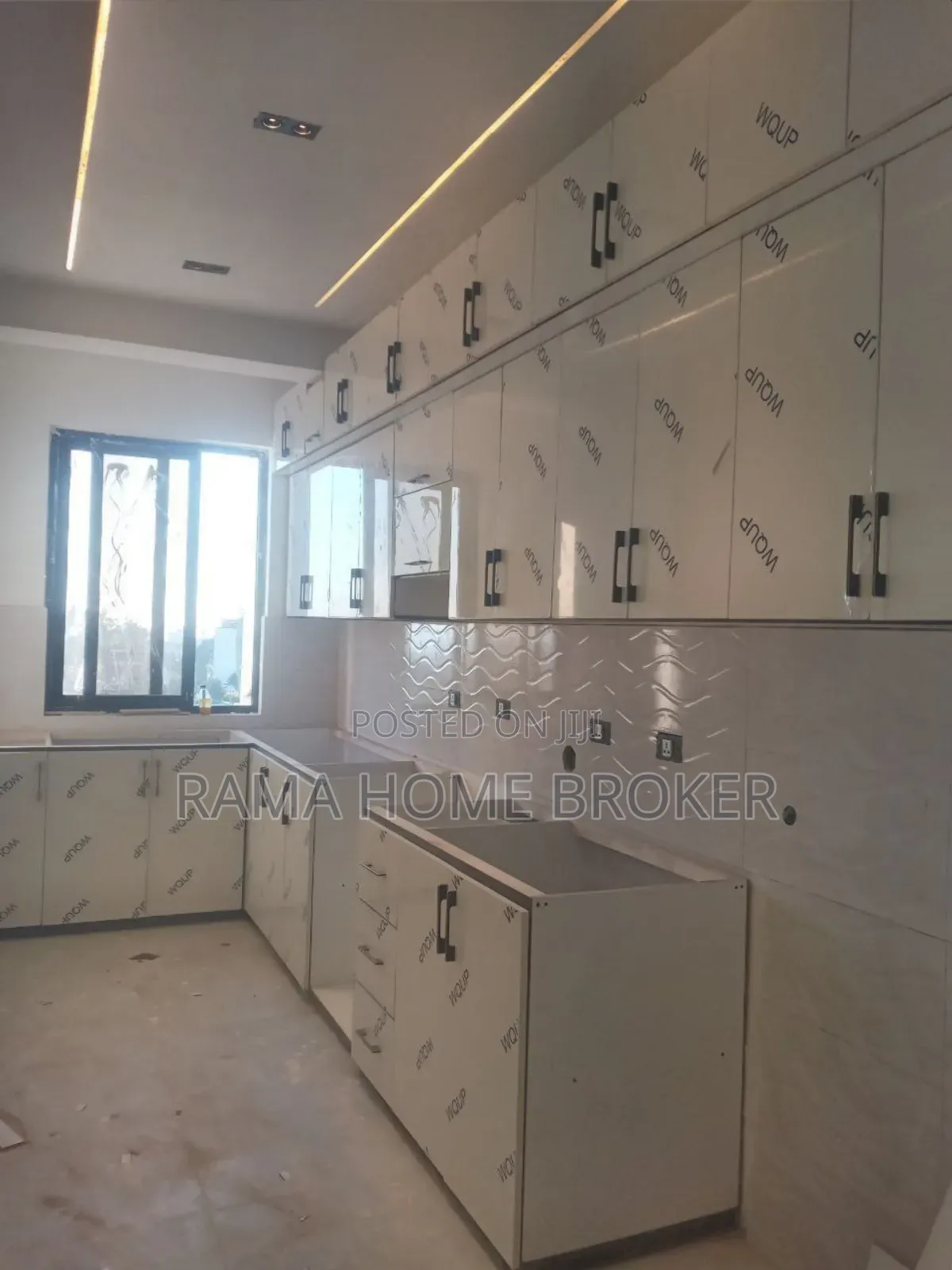 Furnished 3bdrm Condo in አዲሱ ገበያ, Yeka for sale