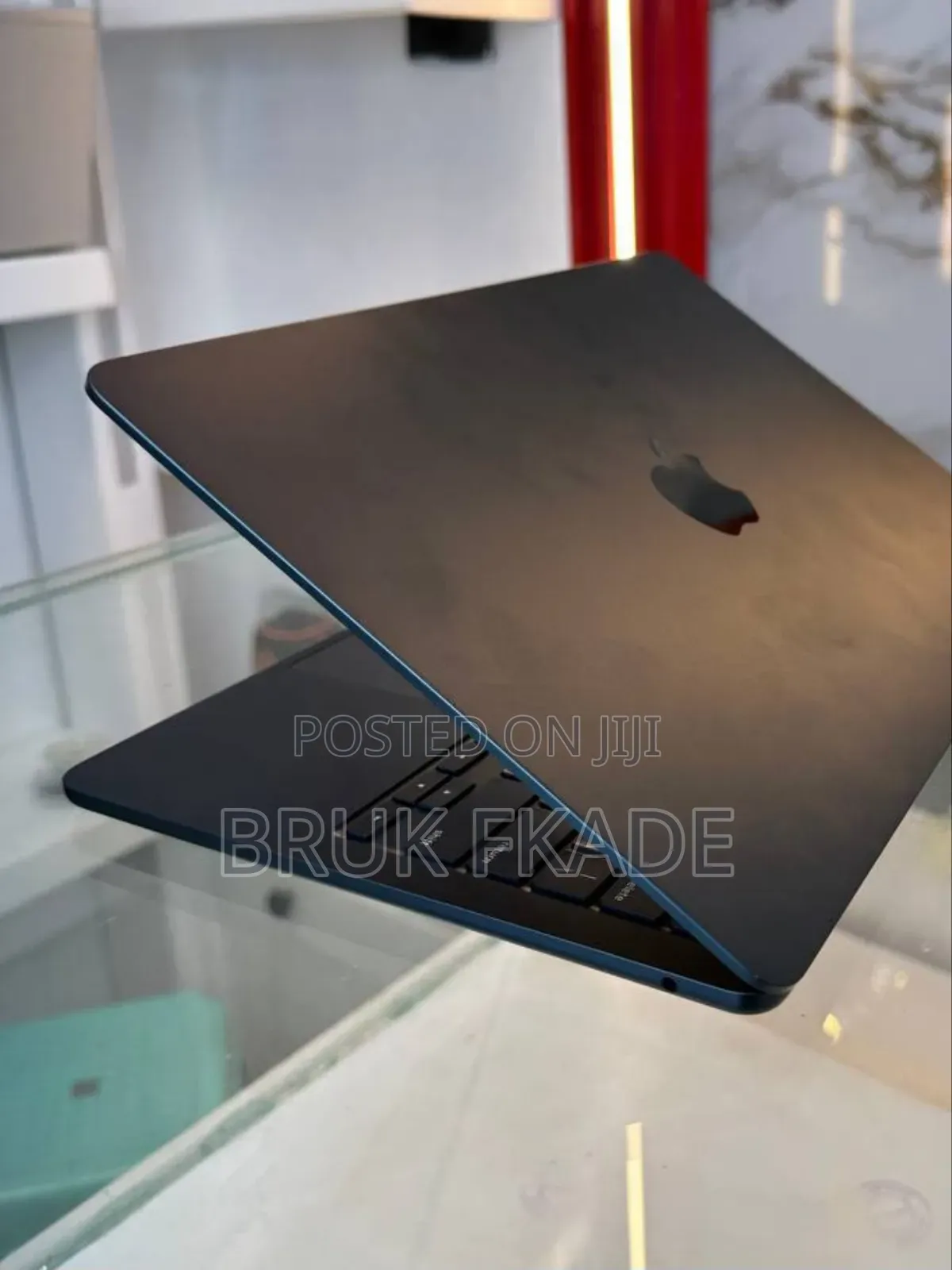 New Laptop Apple MacBook Air 2024 M3 13-inch 16GB Apple M3 SSD 512GB