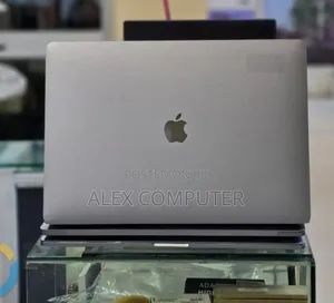 New Laptop Apple MacBook Pro 2017 16GB Intel Core i7 SSD 512GB